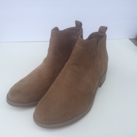 Time  & Tru Boots Sz 8.5 Womens Brown Ankle-high Memory Foam Zip Sides Excellent - Picture 2 of 13